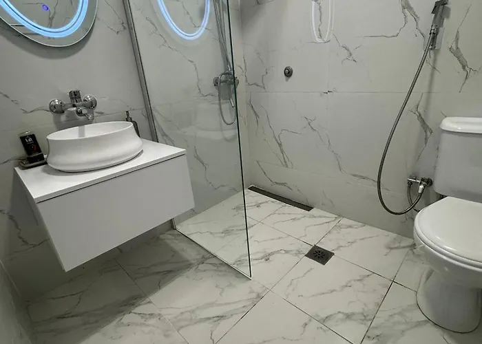 Ademi * 卡萨米尔